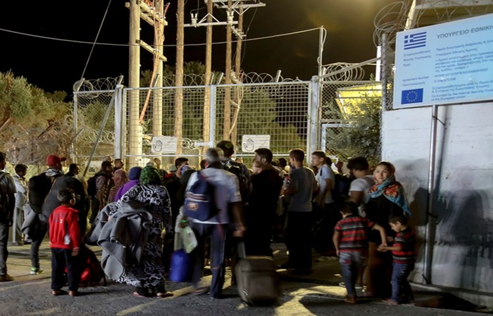 Ir para  <p>Milhares de pessoas fugiram nesta segunda-feira de&nbsp;um dos principais campos de refugiados na ilha grega de Lesbos, em consequ&ecirc;ncia de um inc&ecirc;ndio deflagrado nas instala&ccedil;&otilde;es. Segundo a...